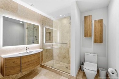 Chic 3rd floor condo in Sailfish Point offers an exceptional - photo 36