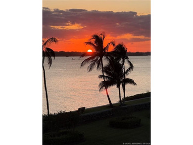 Chic 3rd floor condo in Sailfish Point offers an exceptional - photo 43