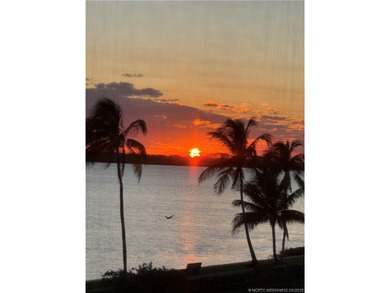 Chic 3rd floor condo in Sailfish Point offers an exceptional - photo 44