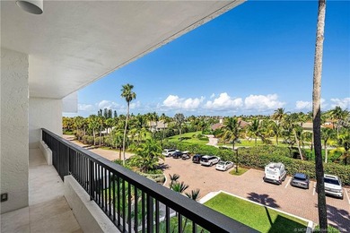 Chic 3rd floor condo in Sailfish Point offers an exceptional - photo 47