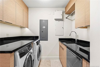 Chic 3rd floor condo in Sailfish Point offers an exceptional - photo 50