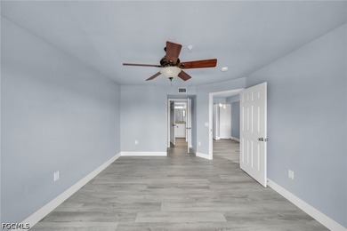 Don't miss this beautifully renovated 3rd-floor, 2-bedroom - photo 13