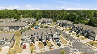 Welcome Home to this BETTER THAN NEW move-in ready townhome in - photo 28