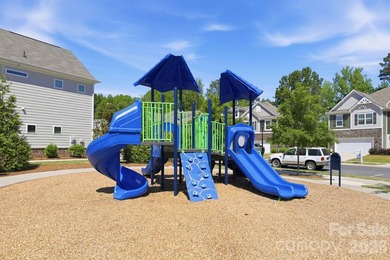 Welcome Home to this BETTER THAN NEW move-in ready townhome in - photo 30