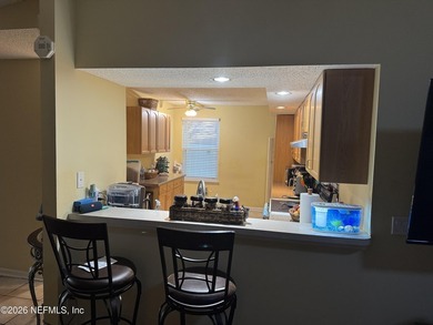 Welcome to your spacious 3 bedroom, 2 bath, one car garage home - photo 5