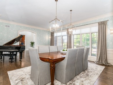 Custom Havlicek residence in Crane Road Estates. Set on a 1 - photo 8