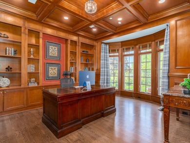 Custom Havlicek residence in Crane Road Estates. Set on a 1 - photo 10