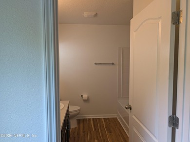 Welcome home to this beautifully maintained 3-bedroom, 2-bath - photo 6
