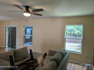 Welcome home to this beautifully maintained 3-bedroom, 2-bath - photo 10