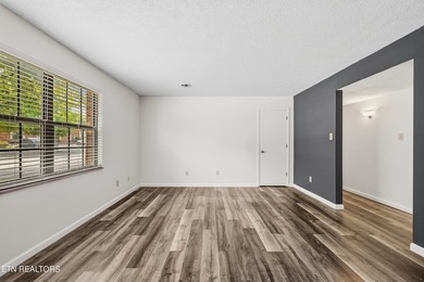 Move in ready, updated, one level living, main floor condo just - photo 3