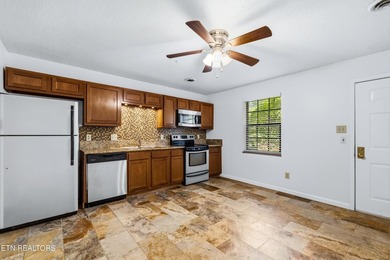 Move in ready, updated, one level living, main floor condo just - photo 7
