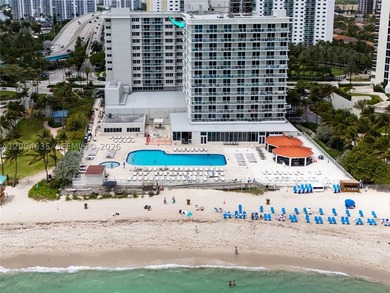 Oceanfront studio with private BALCONY in Sunny Isles Beach - photo 16