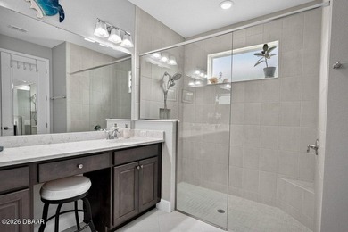 Beautifully upgraded Parrot floor plan with 2 beds, 2 baths, an - photo 25