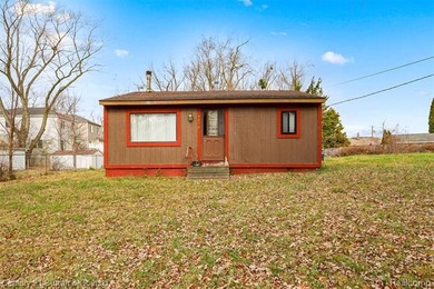 Cass Lake Home For Sale in Waterford Michigan