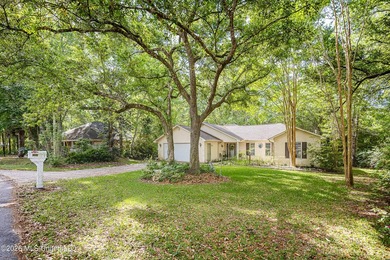 WATERFRONT on 3 Large Lots ! Find your small oasis Tucked away - photo 3