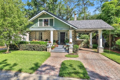 Priced to sell! This stunningly remodeled bungalow perfectly - photo 3