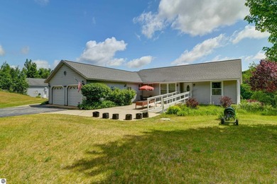 Rare opportunity to own a spacious 10 bedroom country estate on - photo 4