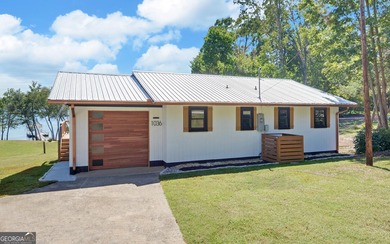 (pending lake) Home For Sale in Hartwell Georgia