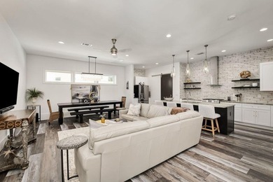 NO HOA - Built to Last - Walk to the Beach - Furnished & Rental - photo 12