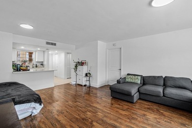 Beautifully renovated 2-bedroom, 2-bath end-unit condo in the - photo 8