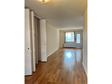 Welcome to Windsor North Co-ops on the Hudson! This spacious and