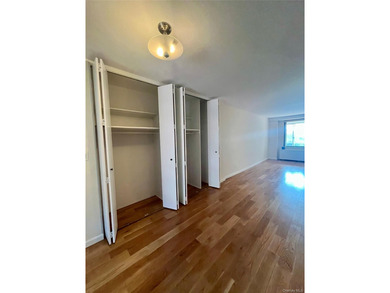 Welcome to Windsor North Co-ops on the Hudson! This spacious and