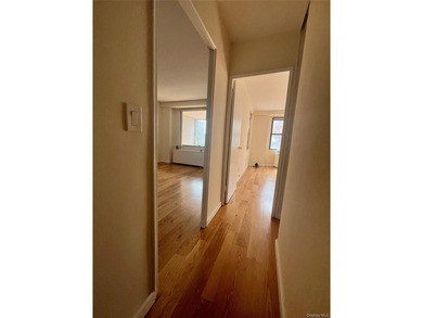 Welcome to Windsor North Co-ops on the Hudson! This spacious and