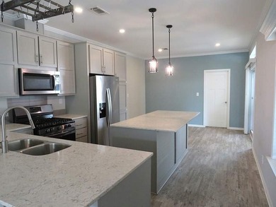 You will love this pre-owned 2021 Palm Harbor 3/2 split plan - photo 8