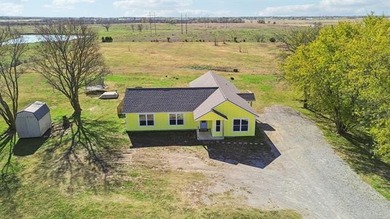 This beautiful, nearly new home offers the perfect blend of - photo 5