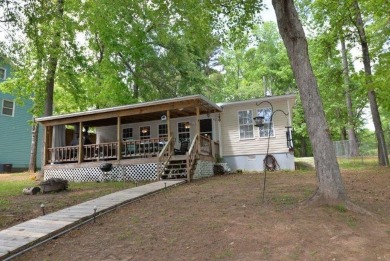 Great lake home on Lake Sinclair. Excellent water for all your - Lake Home For Sale in Eatonton, Georgia
