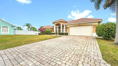 ASSUMABLE MTG at 3.5% Welcome to your dream home in the perfect - photo 2