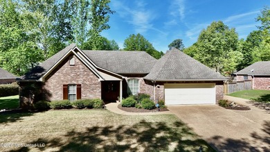 Gorgeous, pristine, and move-in ready! 4 Bed, 2 1/2 bath in - photo 1
