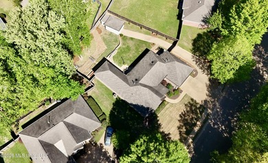 Gorgeous, pristine, and move-in ready! 4 Bed, 2 1/2 bath in - photo 4