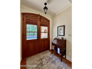 Gorgeous, pristine, and move-in ready! 4 Bed, 2 1/2 bath in - photo 7