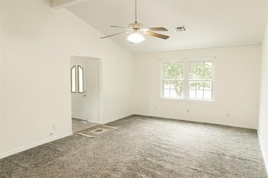 Charming cottage style home in Wagoner situated on approximately - photo 4