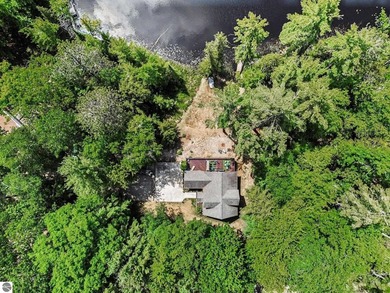 Custom-built, extremely well-maintained, beautiful home with - photo 3