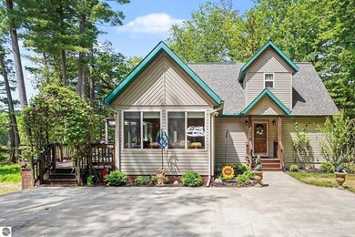 Custom-built, extremely well-maintained, beautiful home with - photo 6