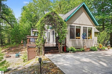 Custom-built, extremely well-maintained, beautiful home with - photo 7