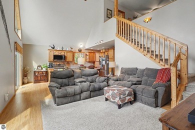 Custom-built, extremely well-maintained, beautiful home with - photo 9