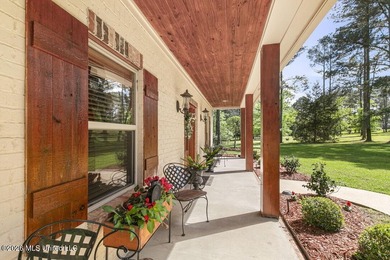 Welcome to this exceptional waterfront home located in the gated - photo 5