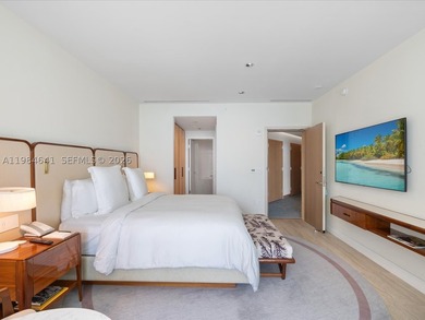A refined coastal residence within the prestigious Four Seasons - photo 14