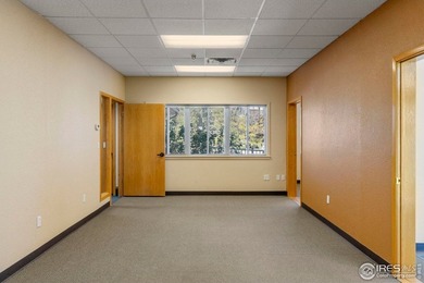 A rare opportunity to own a FULLY LEASED, versatile 6-unit - photo 31