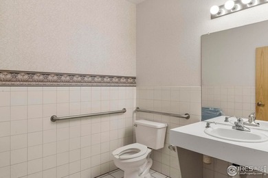 A rare opportunity to own a FULLY LEASED, versatile 6-unit - photo 33