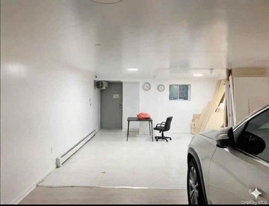 Large Six Dwelling House in Prime location of Flushing Center - photo 15