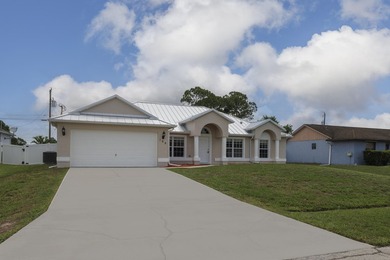Welcome to this beautifully maintained 3 bedroom, 2 bathroom - photo 2