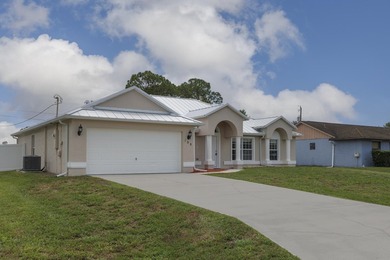 Welcome to this beautifully maintained 3 bedroom, 2 bathroom - photo 3