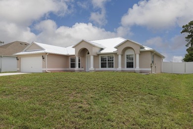 Welcome to this beautifully maintained 3 bedroom, 2 bathroom - photo 4