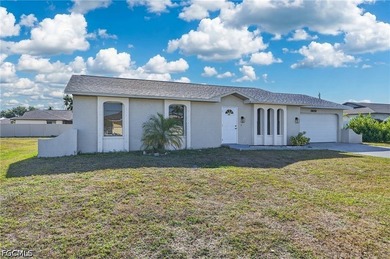 Beautifully remodeled 3-bedroom, 2-bathroom home in SW Cape - photo 24