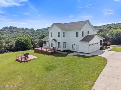 Welcome to your perfect country retreat! Perched atop a hill - photo 4