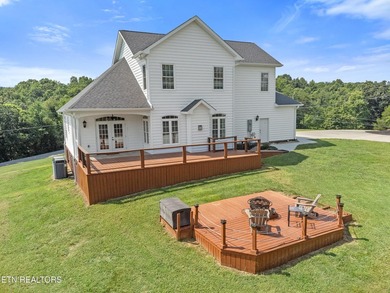 Welcome to your perfect country retreat! Perched atop a hill - photo 5